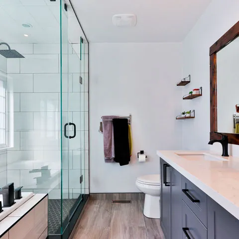 Un baño con un diseño moderno