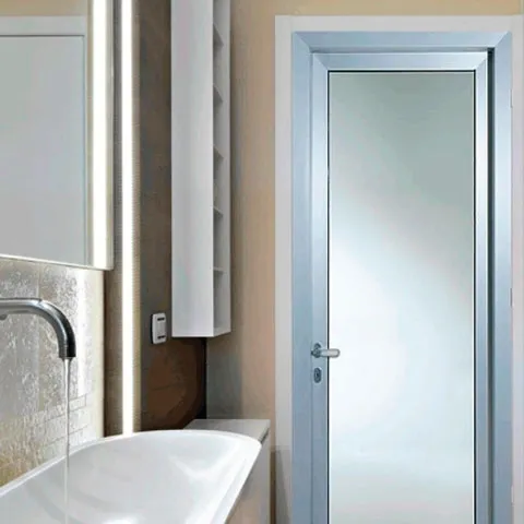 Puerta de aluminio para el bano